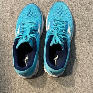 Mizuno Women's Teal Athletic Shoes
